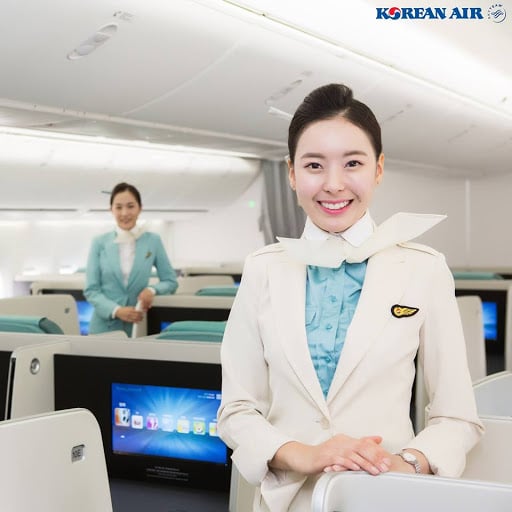 Hình ảnh nữ tiếp viên hàng không Royal Brunei Airway