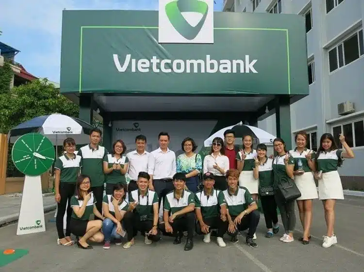 Atlan chuyên cung cấp các mẫu đồng phục ngân hàng Vietcombank đẹp nhất, chất lượng nhất